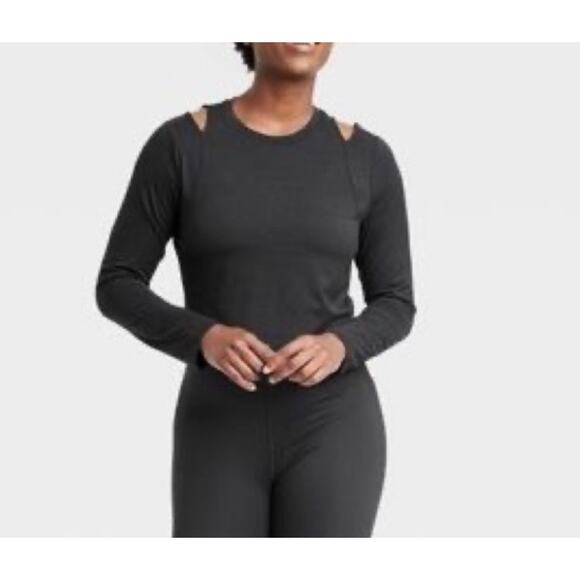 All In Motion Womens XS Cropped Long Sleeve Athletic Workout Gym Top Black NWOT - Picture 1 of 4